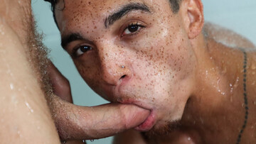 Horny guys share erotic moments at the shower