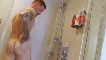 Jeremiah Cruze and Dakota Wonders get wet in the shower