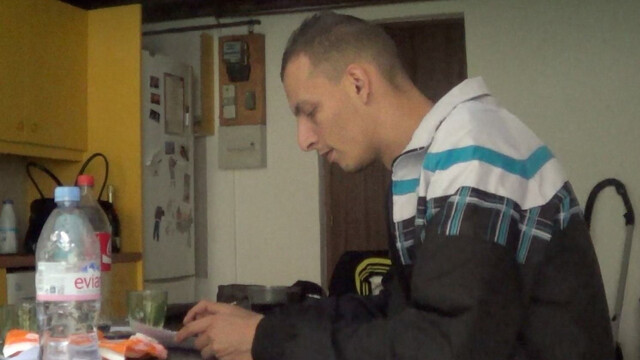 Sporty dude welcomes his friend over for some real cam sex
