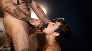 Inked DILF grants twink the best facial in mind-blowing XXX