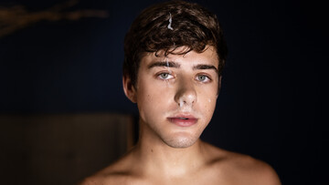 Inked DILF grants twink the best facial in mind-blowing XXX