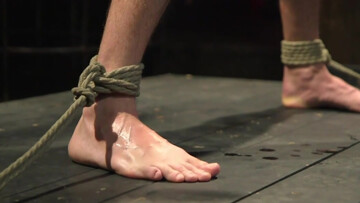 Superhero cosplayer fucking that greedy mouth