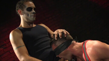 Superhero cosplayer fucking that greedy mouth