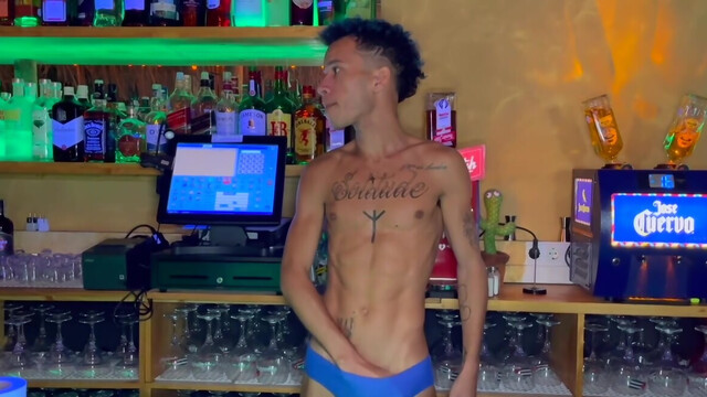 Strong blokes fuck in bareback style for full orgasmic pleasures