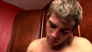 Guys fooling around in the kitchen with hot sex