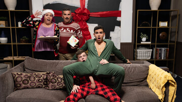 Skinny lovers fuck on the couch on Christmas eve