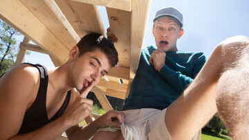 Hot boys enjoy a sunny fuck in outdoor until they get creamy