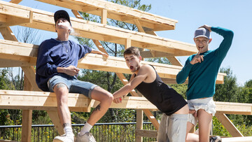 Hot boys enjoy a sunny fuck in outdoor until they get creamy