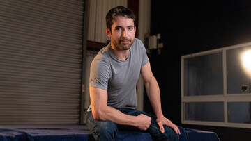 Carpenter and his young assistant decide to smash ass in a mutual gay play