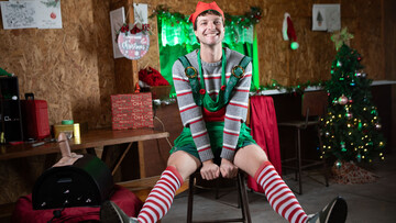 DILF fucks twink in the ass during steamy role play