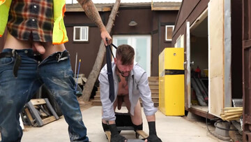 Worker picks up his boss and takes him to an empty room