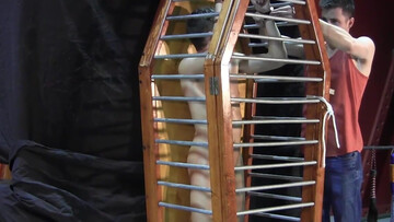 Flogging experience for a sub in that cage