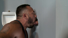 Fit ma nand a bear are fucking with power in the toilets