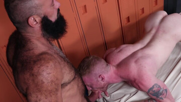 Massage fuck for a slutty, pale-skinned bottom