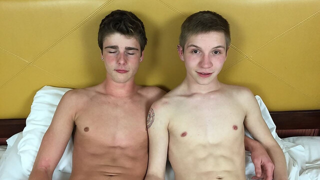 Teen lovers are making a sex tape after going on a trip