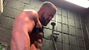 Domination session for a super muscular brunette guy