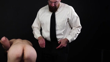 Bald man with a great body has fun with a petite lad