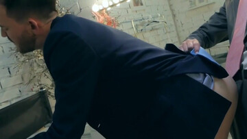 Blowjob at the office spells out more for this hottie